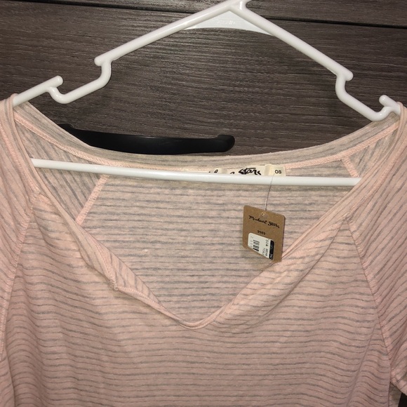 Pretty Grey and Light Pink top!🩷 - Picture 4 of 4